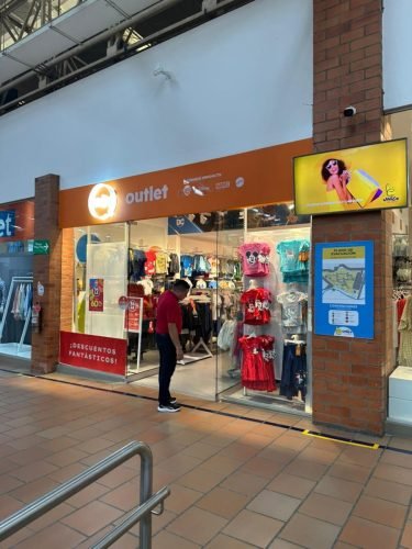 Reforma tienda abierta Mic único Dosquebradas (6 fotos)